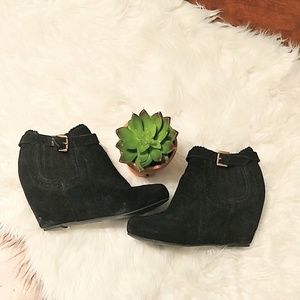 dolce vita | booties with gold buckle size 7.5